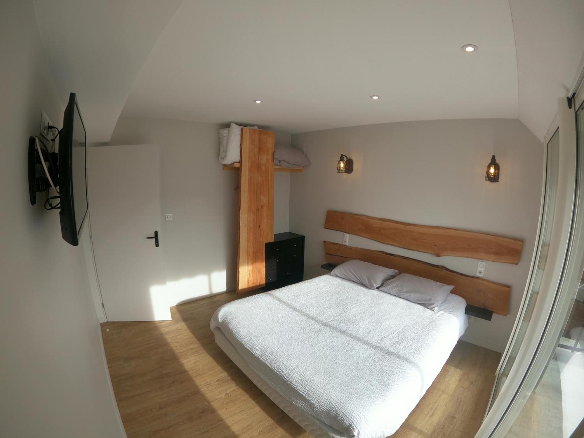 Hotel Logis Le Beau Site Chambon-sur-Lac Exterior foto