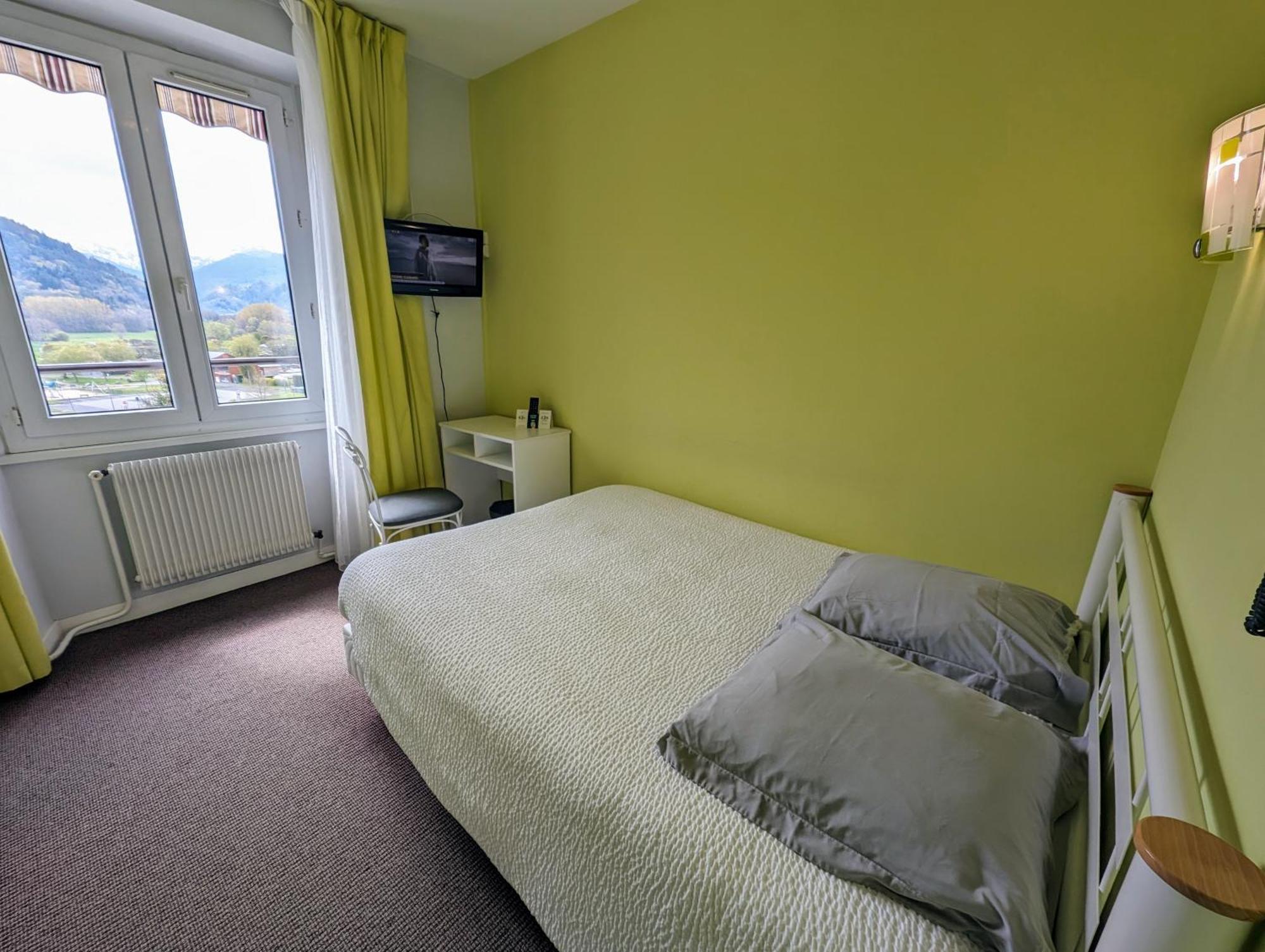 Hotel Logis Le Beau Site Chambon-sur-Lac Exterior foto