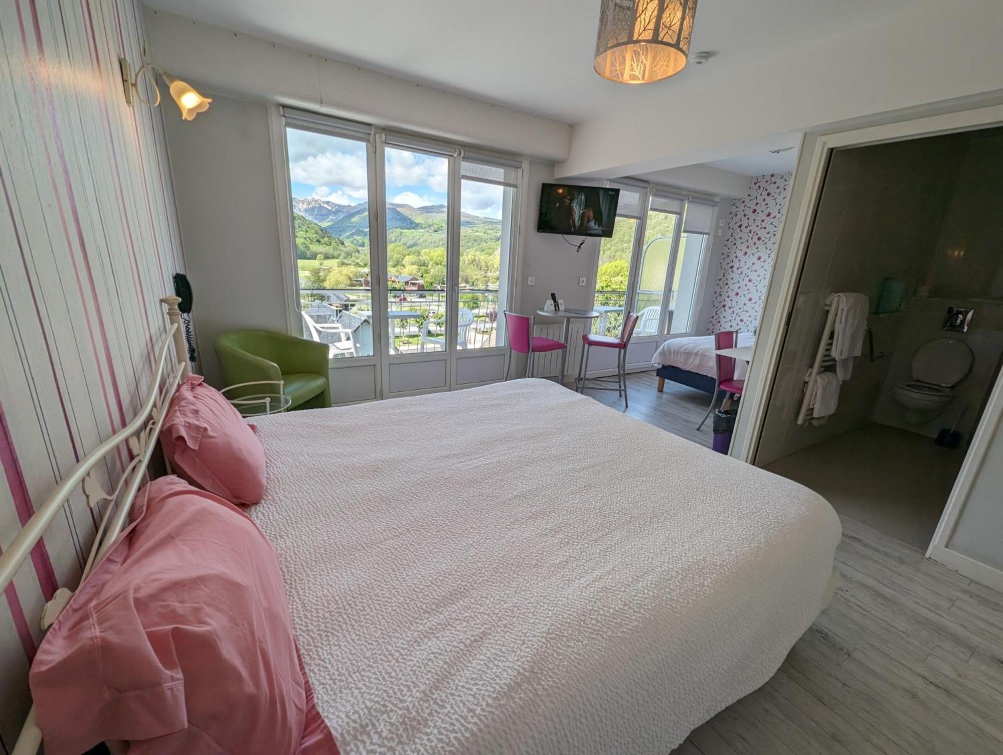 Hotel Logis Le Beau Site Chambon-sur-Lac Exterior foto
