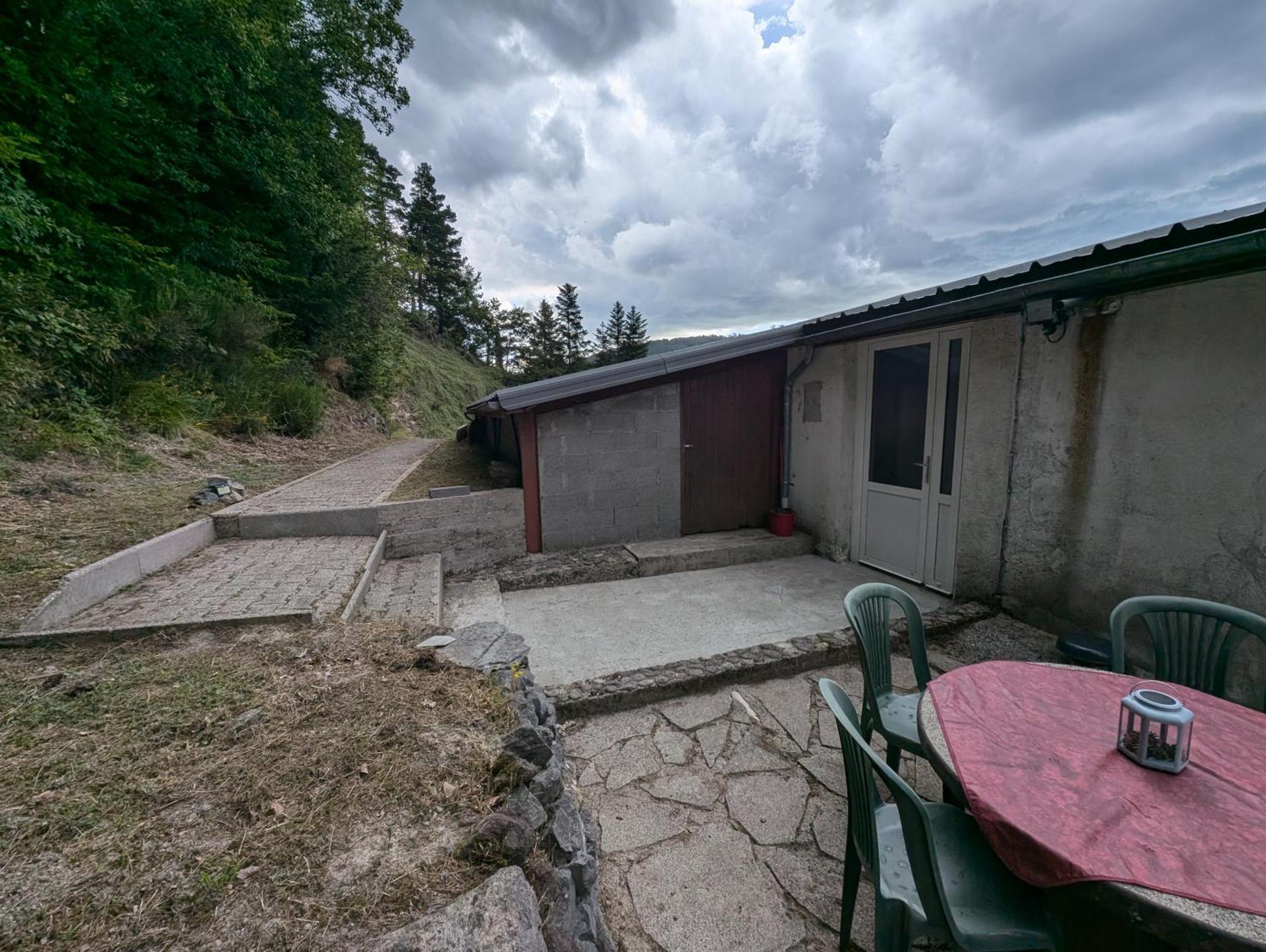 Hotel Logis Le Beau Site Chambon-sur-Lac Exterior foto