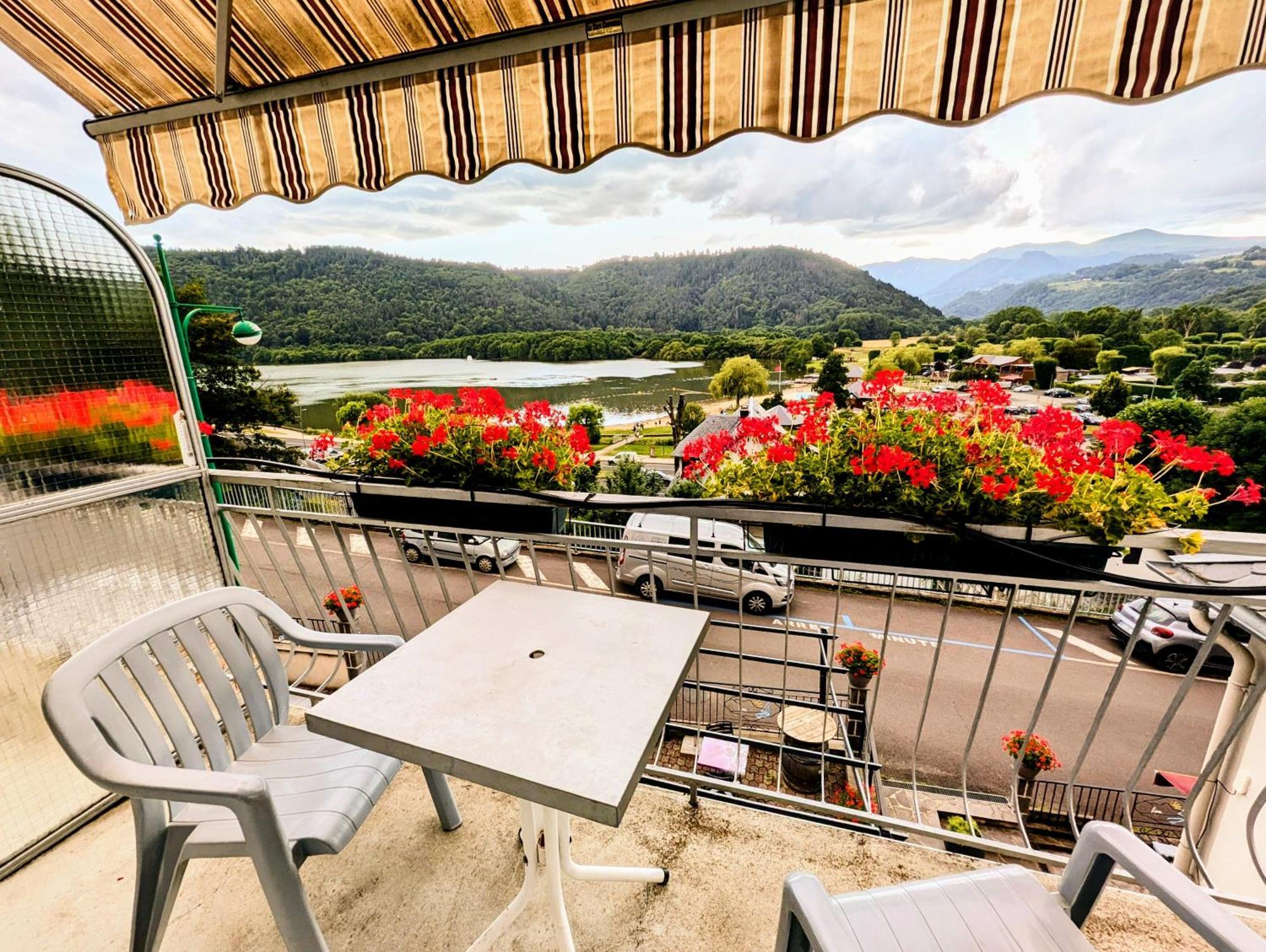 Hotel Logis Le Beau Site Chambon-sur-Lac Exterior foto