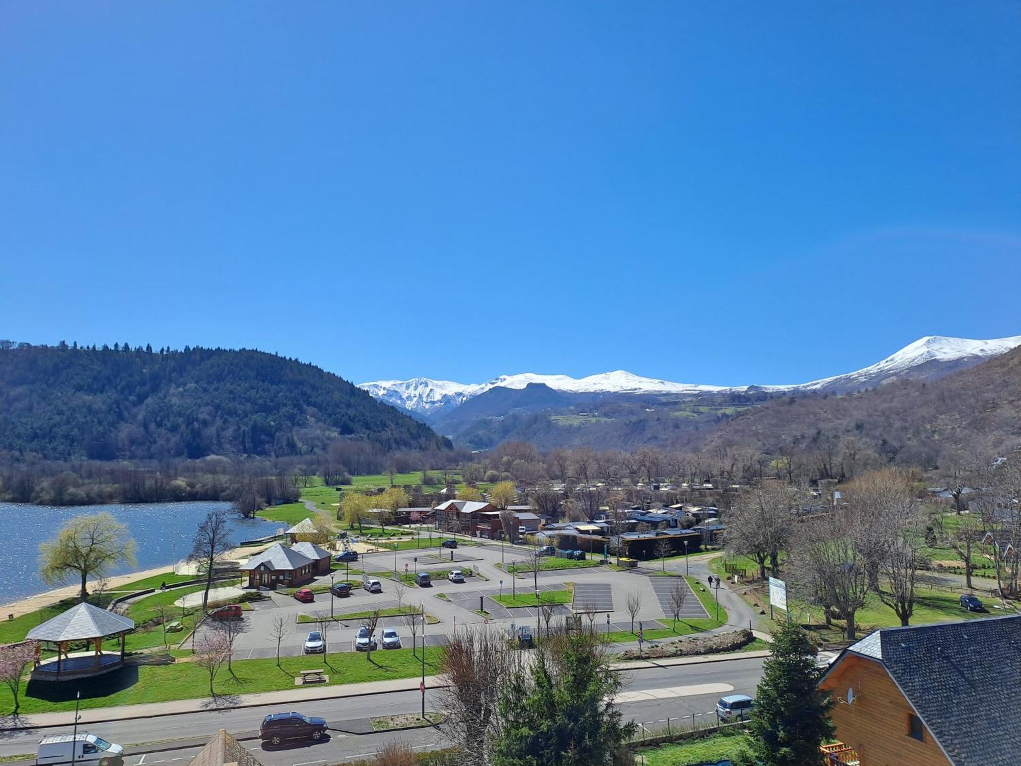 Hotel Logis Le Beau Site Chambon-sur-Lac Exterior foto