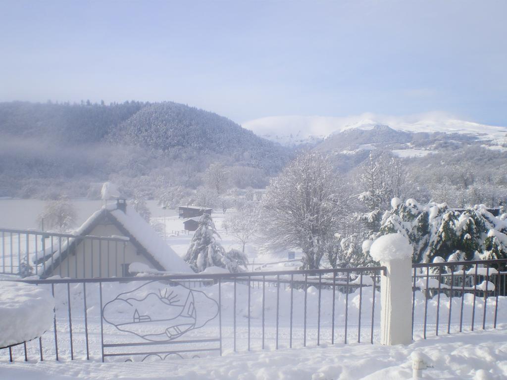 Hotel Logis Le Beau Site Chambon-sur-Lac Exterior foto