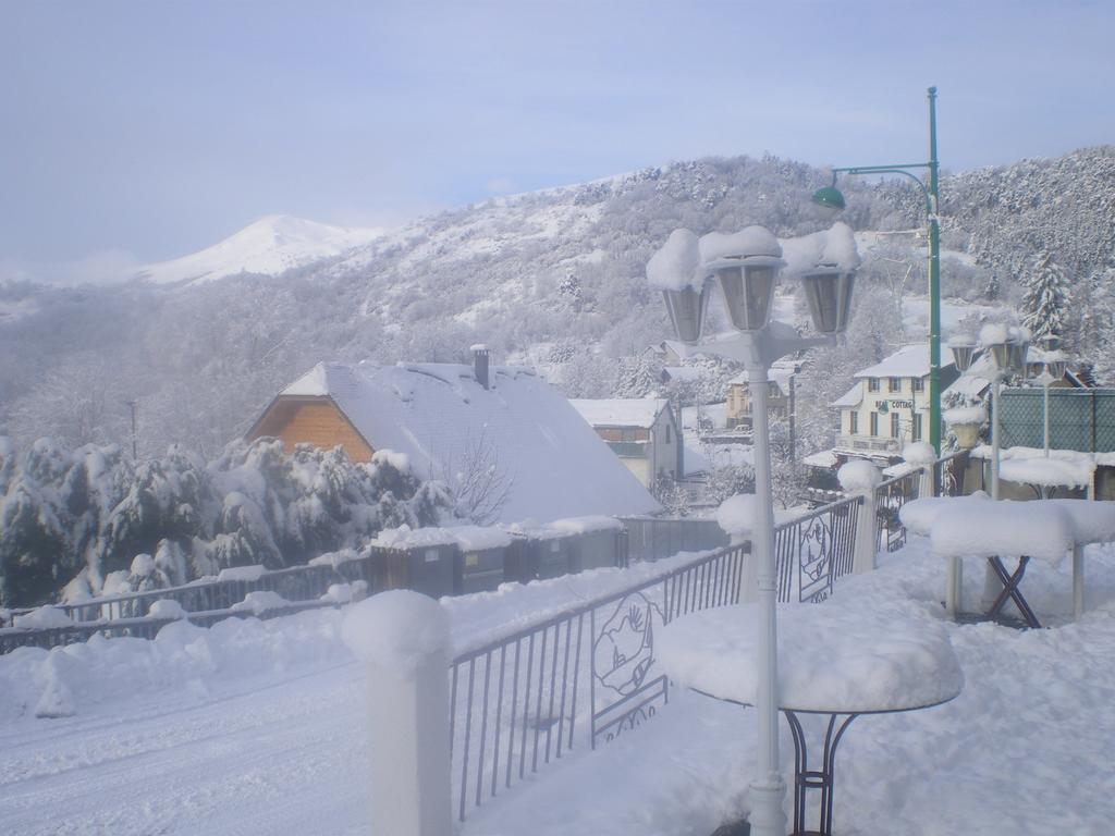 Hotel Logis Le Beau Site Chambon-sur-Lac Exterior foto