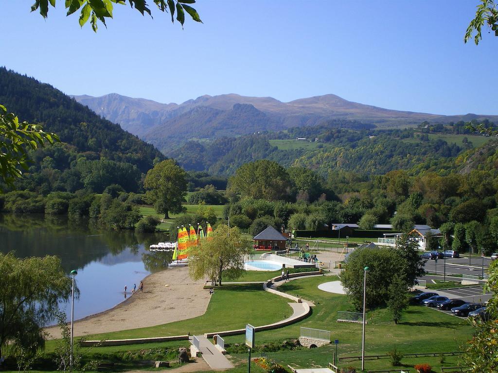 Hotel Logis Le Beau Site Chambon-sur-Lac Exterior foto